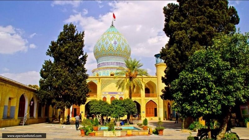 صحن آرامگاه امامزاده علی بن حمزه 